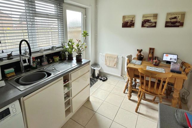 19, Crowhurst Close, Lowestoft photo 4