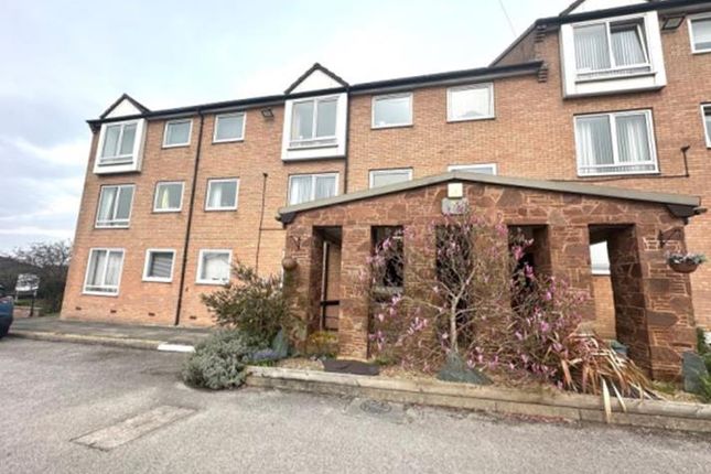 Flat to rent in Well Lane, Greasby, Wirral