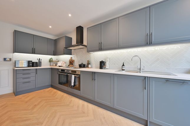 Cedar Room, Eden, 199 Sandringham Road, Watford photo 2