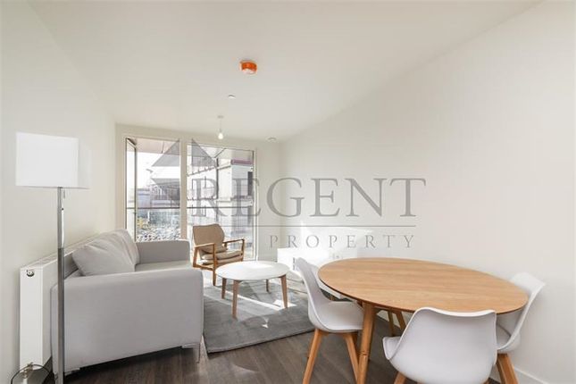 Flat to rent in Foster Apartments, North End Road