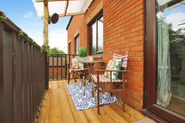 7 Lea Close, Swindon photo 4