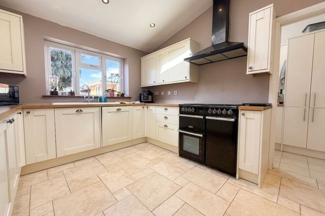 1 Hamilton Road, Uxbridge photo 3