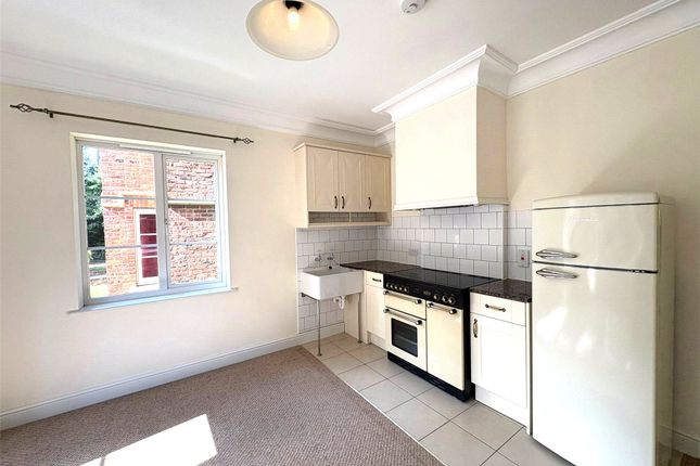 27, Christine Ingram Gardens, Bracknell photo 3