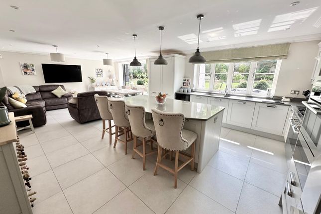 Oscars Lodge, Pankhurst Farm, Woking photo 2