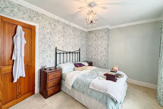17 Robert Street, Neath photo 3