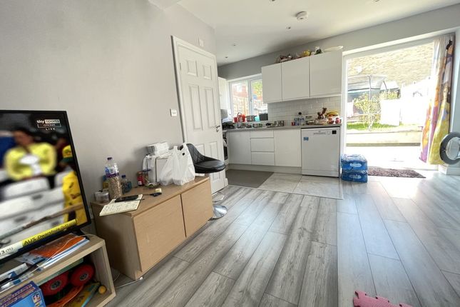 62, Muirfield Road, Watford photo 2