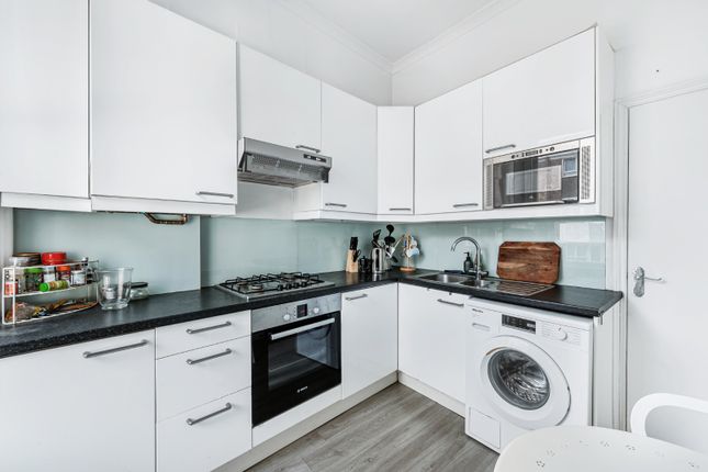 First Floor Flat, 6 Beaumont Crescent, Greater London photo 4
