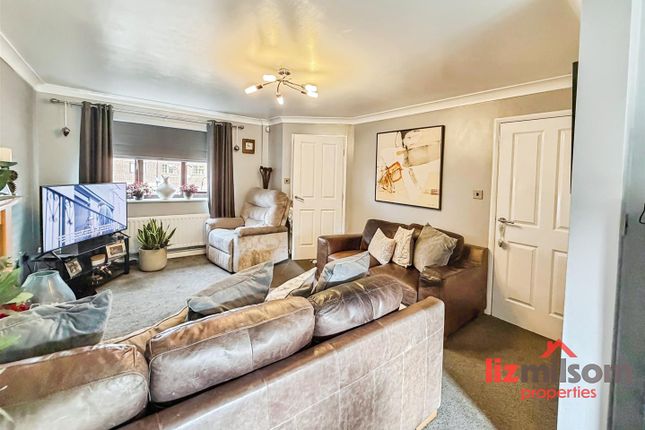 87, Pennine Way, Swadlincote photo 2
