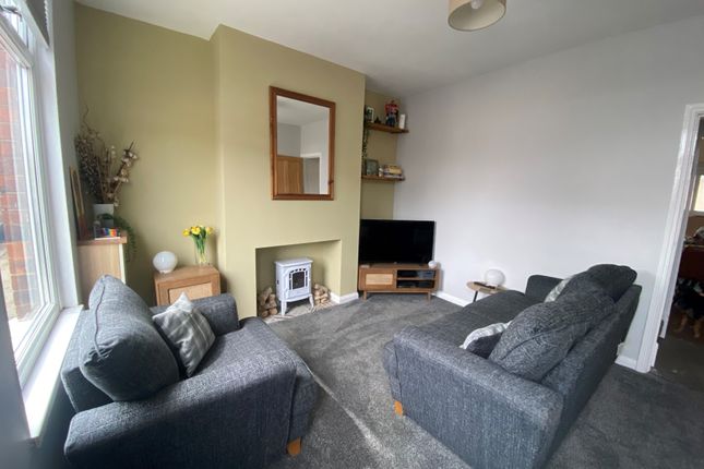25, Rotherham photo 2