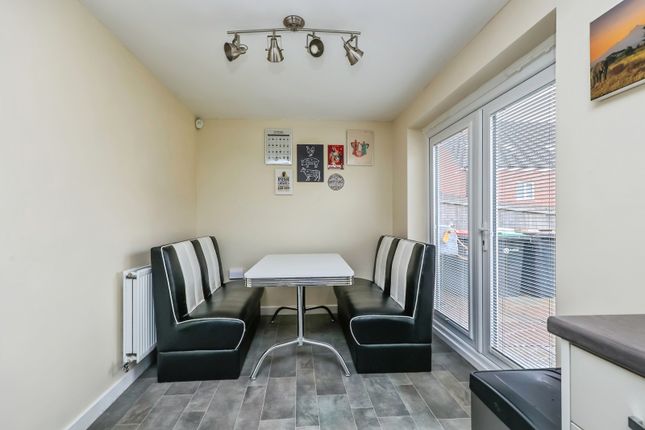 32, Spitfire Way, Nottingham photo 3