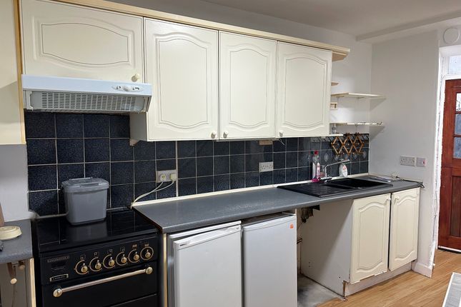 17a Church Street, Helston photo 3