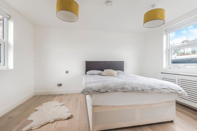 3, Belsize Crescent, London photo 4