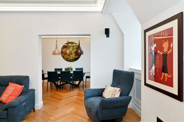 Flat for sale in St Stephen's Close, Avenue Road, St John's Wood, London