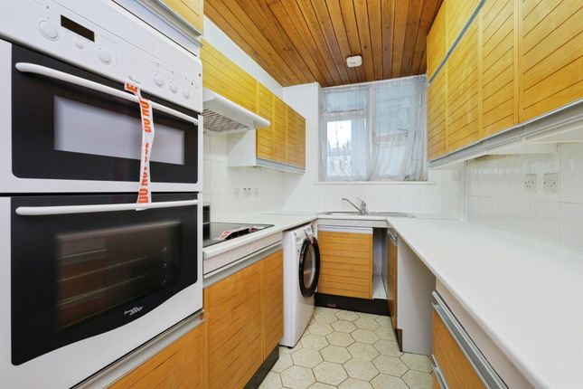 Flat 2, Metropole Court, Royal Parade, Eastbourne photo 4