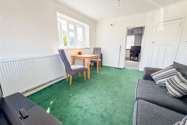 23, Standard Avenue, Jaywick photo 3