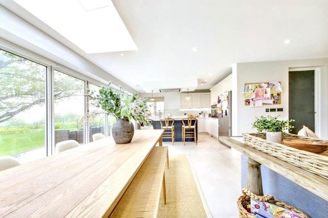 Kitchen Dining (1).Jpg