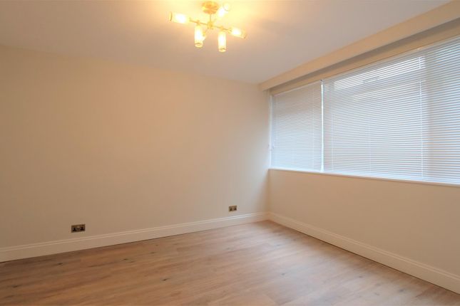Flat to rent in Greville Place, London