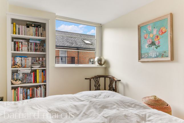 Flat for sale in Peckham Grove, London