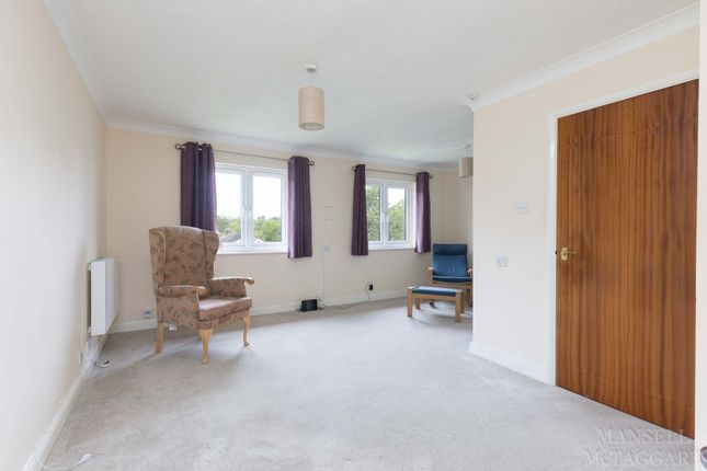 Flat for sale in Brighton Road, Crawley