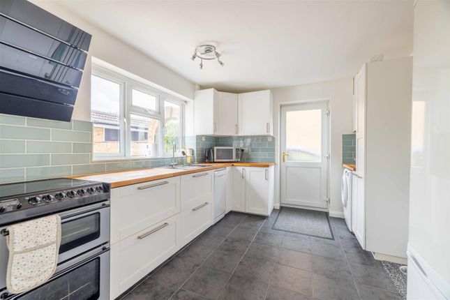 22, Penn Road, Datchet photo 3