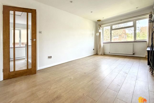 25 Darvell Drive, Chesham photo 2