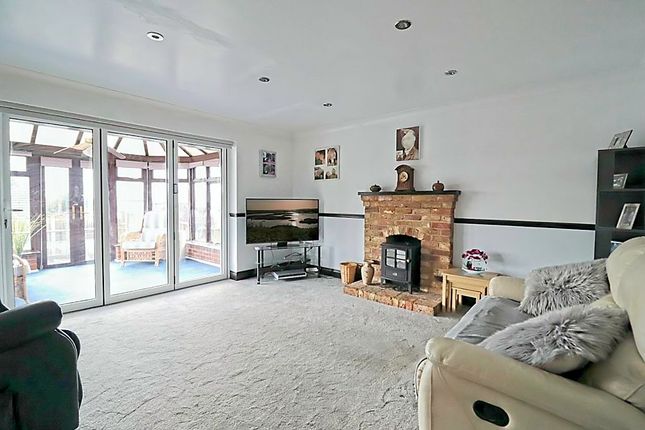 88, Cumberland Avenue, South Benfleet photo 2
