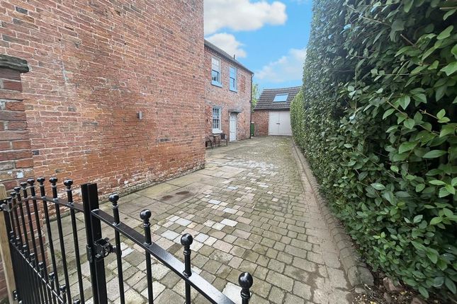 Flat to rent in Swan Street, Bawtry, Doncaster