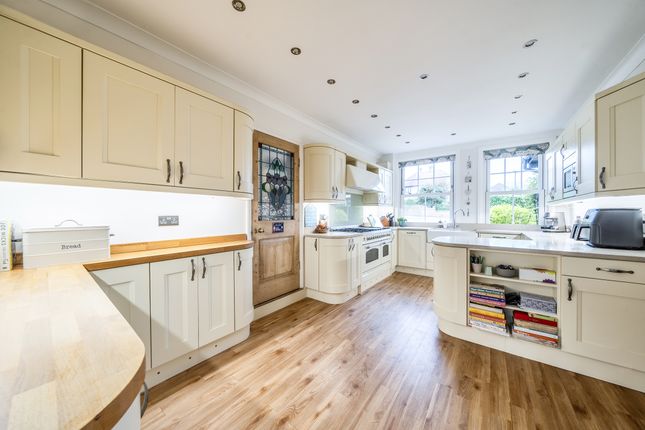 103, Comptons Lane, Horsham photo 3