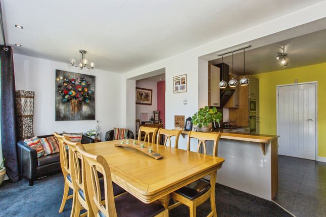 16, Fox Lane, Preston photo 3
