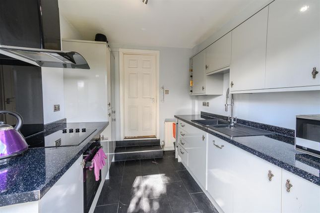 8, Clive Place, Barry photo 5