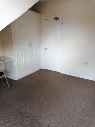 Town house to rent in Holly Road, Retford