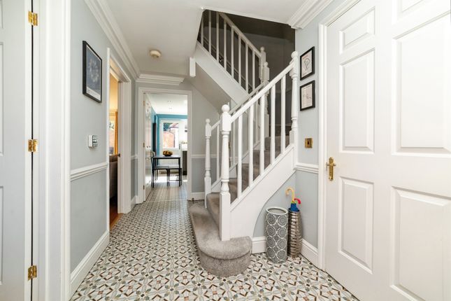 4, Long Meadow, Hertford photo 2