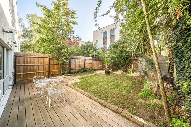 12, Rush Common Mews, London photo 4