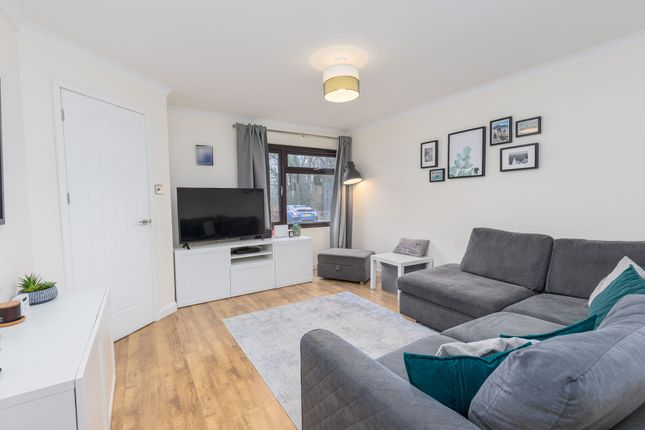 3 Capsey Road, Crawley photo 3