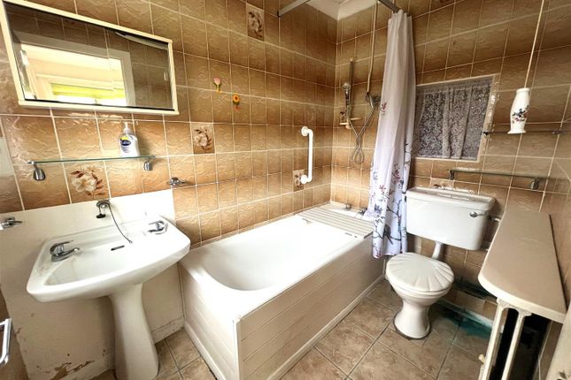 8, Edgerton Road, Lowestoft photo 4