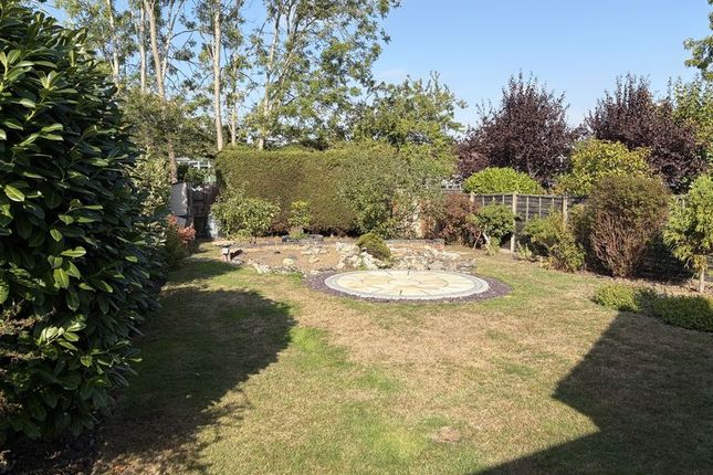 11, The Chenies, Dartford photo 2