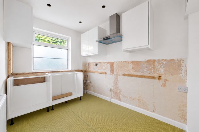 Flat 66, Cameford Court, New Park Road, London photo 4