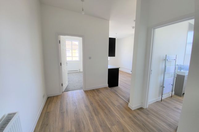 Flat 2 1 Clarence Road, East Cowes, East Cowes photo 2