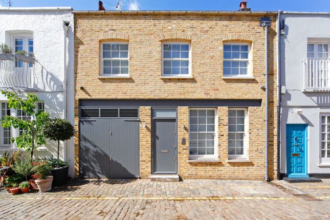 Mews house to rent in Hyde Park Gardens Mews, London W2