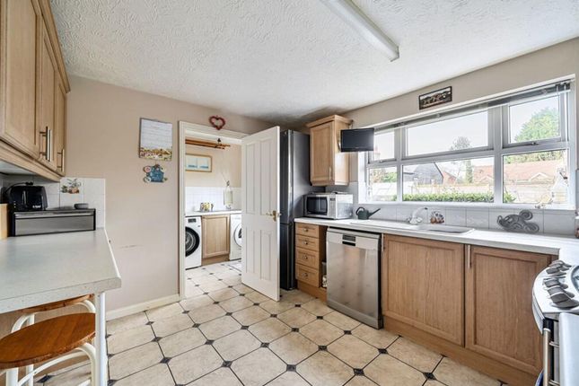 4 Cranham Avenue, Billingshurst photo 3