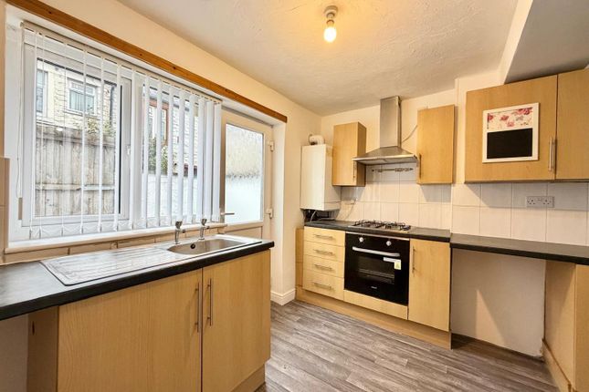 Briercliffe Road, Burnley photo 4