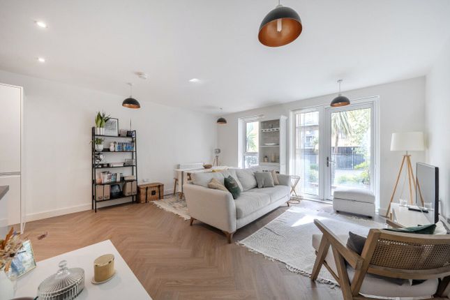 Flat 3, Cortland House,, Apple Yard, London photo 4
