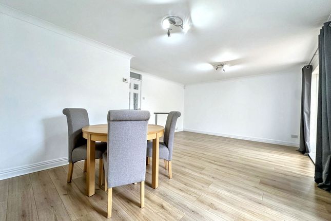 44, Witton Court, Washington photo 4