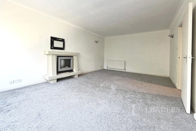 27, Queens Court, Weybridge photo 4