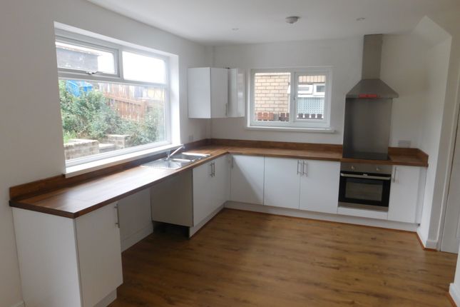 Milner Ing Bradford West Yorkshire Bd12 3 Bedroom Semi Detached Semi Detached House To In Milner Ing Bradford West Yorkshire