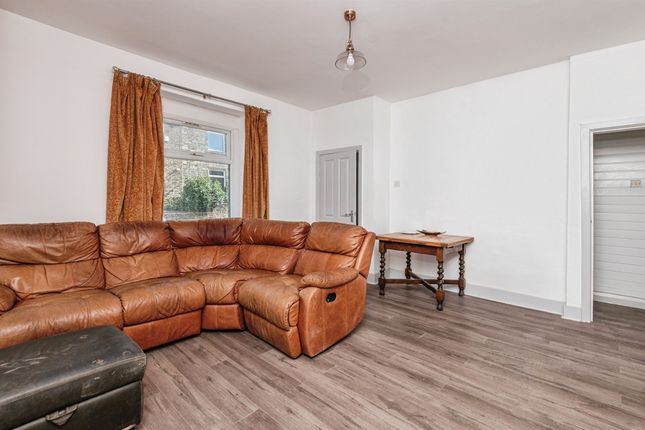 80, Stile Common Road, Huddersfield photo 3