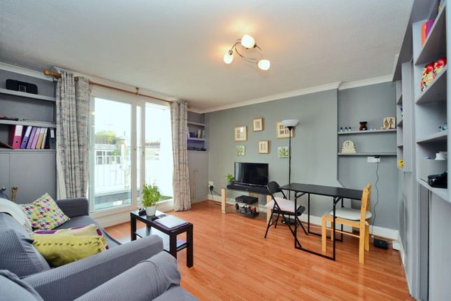 Flat for sale in Sinclair Gardens, London