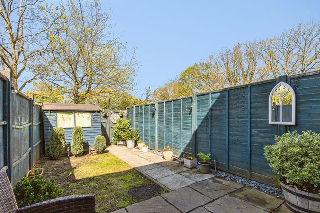 14, Burbeach Close, Crawley photo 2