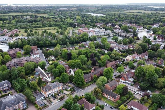 Meadway, 22, Ray Park Avenue, Maidenhead photo 2
