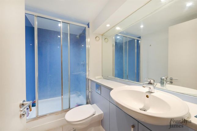 Flat for sale in Galaxy Building, 5 Crews Street